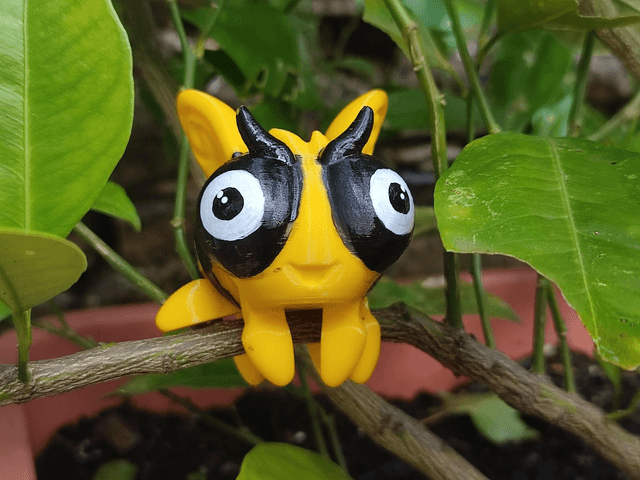 Articulated bumblebee, 3D printed, fidget toy, bee collectible, STEM, eco-friendly, insect model, poseable bee, 3D printed animals